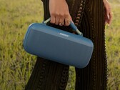 The flexible handle gives the Bose SoundLink Max a handbag-like appearance (Image Source: Bose)